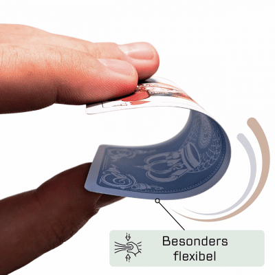 Schafkopf Kunststoffspielkarten – besonders flexibel, Hand biegt Karte
