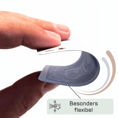 Romme Kunststoffspielkarten – besonders flexibel, Hand biegt Karte
