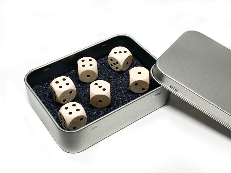 TS Spielkarten Würfel Set - 6 Holz Spielewürfel aus Ahorn inkl