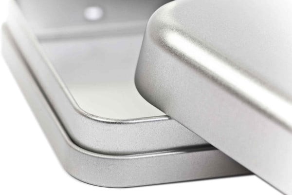 Große Spielkarten Box Metall – Stabile Aufbewahrungsdose für 2 Kartenspiele | TS Spielkarten 4 Aufbewahrungsbox-Gross-Nahaufnahme