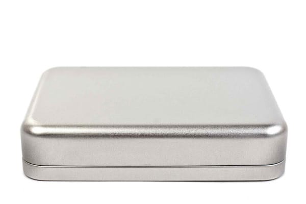 Große Spielkarten Box Metall – Stabile Aufbewahrungsdose für 2 Kartenspiele | TS Spielkarten 5 Aufbewahrungsbox-Gross-Produktbild-geschlossen